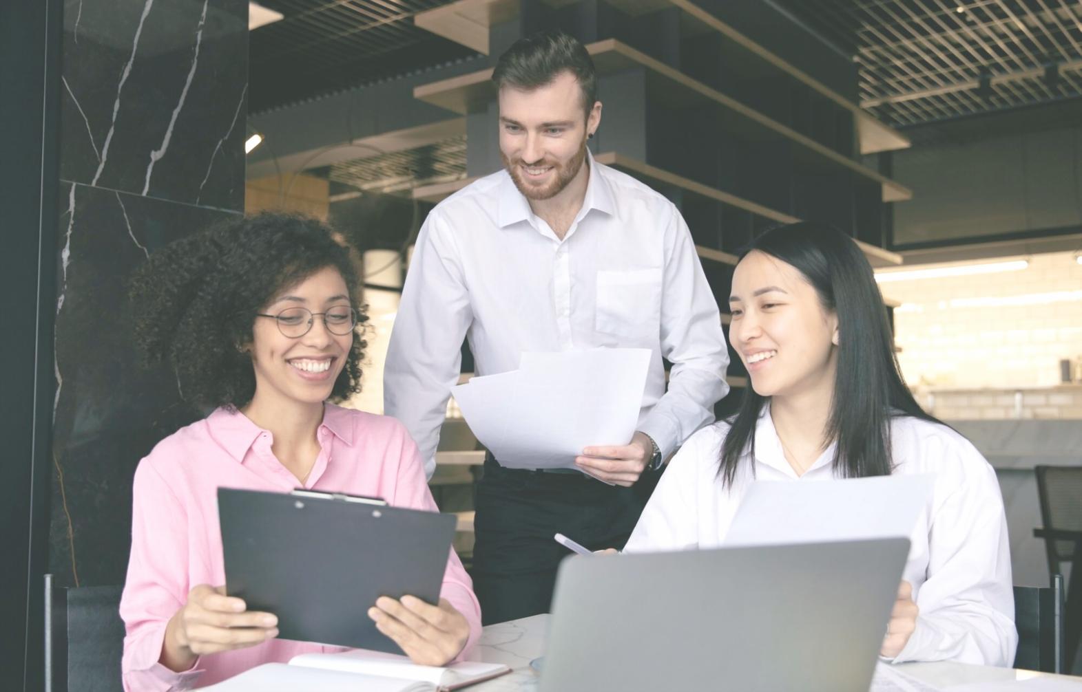 Expert instructor analyzing financial models